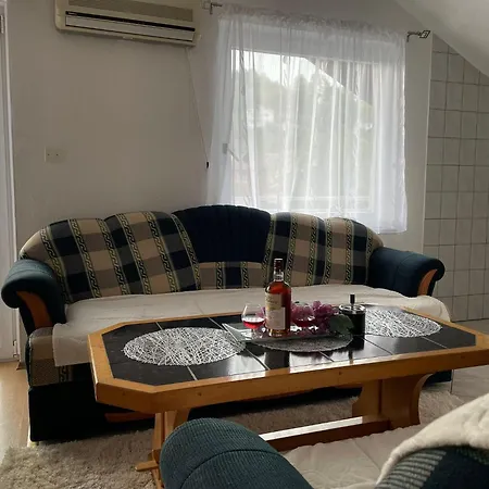 Apartment Pougarka *