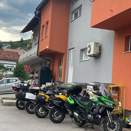 Pougarka Апартаменты Яйце